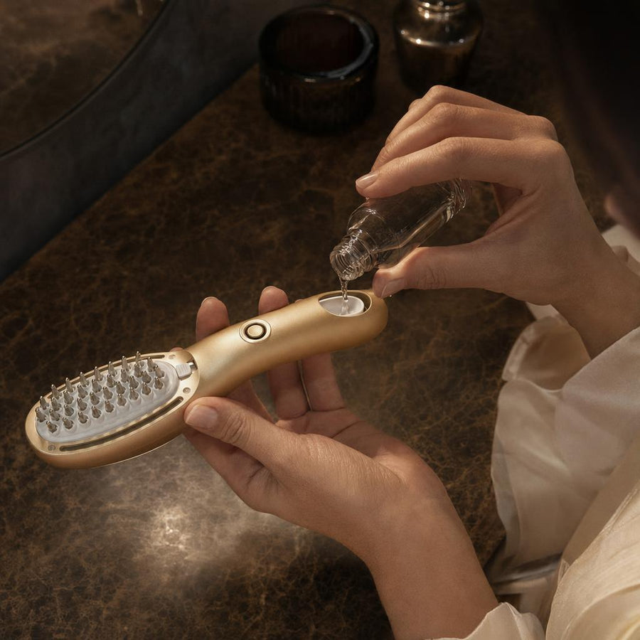 Peine aplicador para cuero cabelludo con sérum o crema